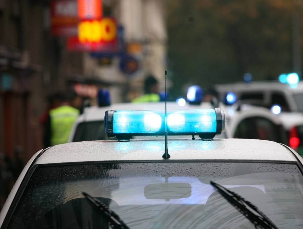 Rīgā saduras trīs automašīnas; viens vadītājs reibumā