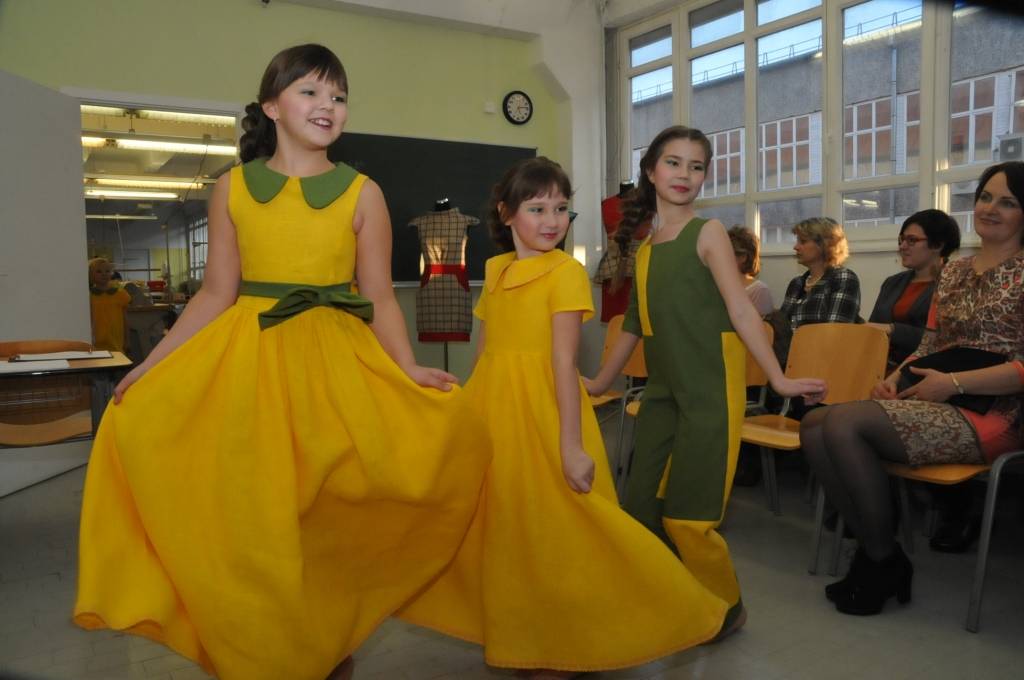 FOTO: Izstāde/modes skate "Pelnrušķītes stāsts"