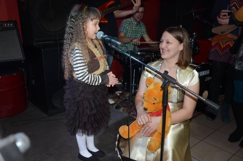 VIDEO: Piecus gadus vecā Evelīna Markus - Narvila pārsteidz konkursā "Bliez pa notīm!"