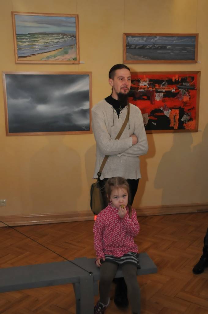 FOTO: Atklāj plenēra "Pilsēta un Jūra" atlasīto darbu izstādi "Liepājas marīna'13"