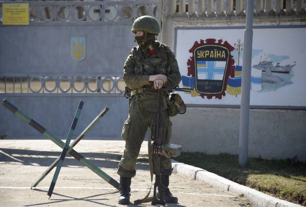 Krimā ar varu sagrābts Ukrainas kara komisariāts; ieņemts robežsargu postenis