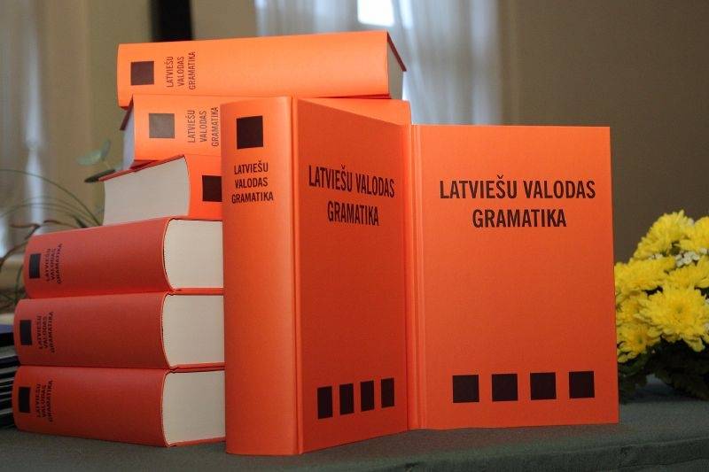 Interesenti aicināti apmeklēt semināru par jaunizdoto izdevumu "Latviešu valodas gramatika"