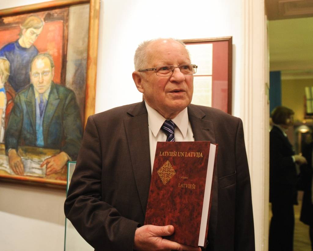 Nule iznākušais pētījums Latvieši un Latvija jau bibliogrāfisks retums