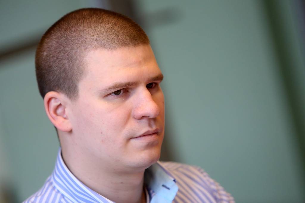 Eksperts: Vecie mobilie telefoni ir drošāki par viedtālruņiem