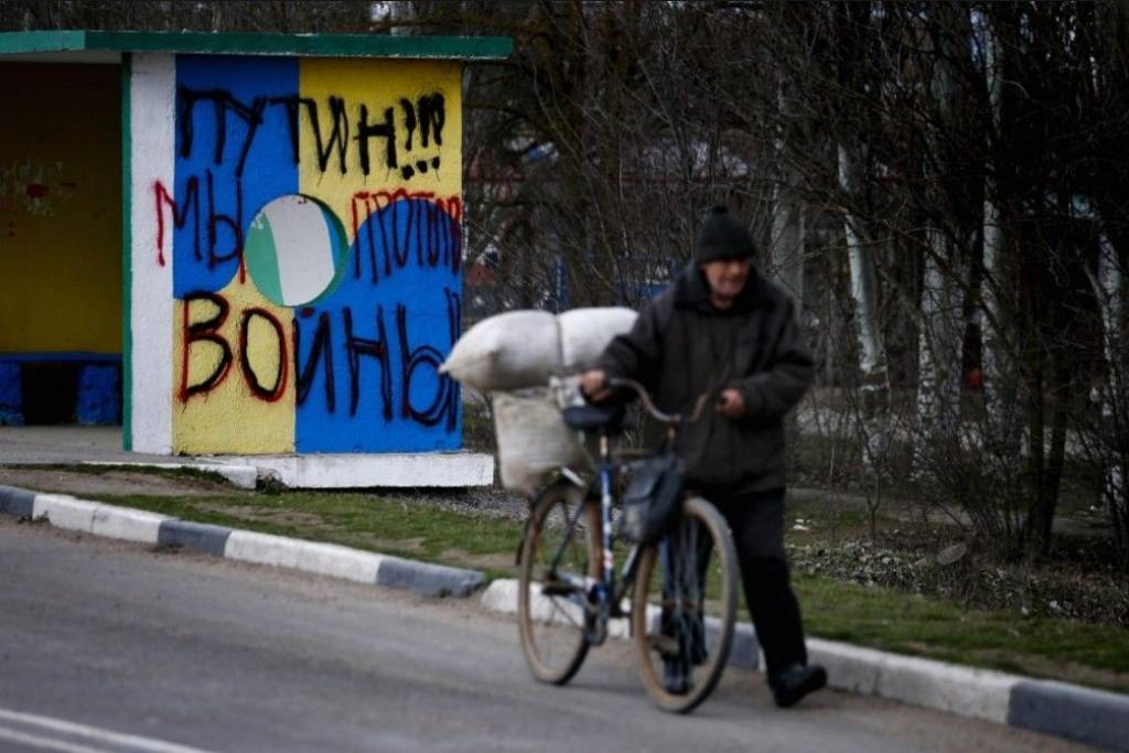 Ukraina izstājas no NVS; gatavojas vīzu režīmam ar Krieviju