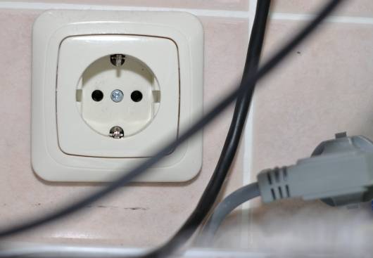 Elektrības tirgus atvēršanu mājsaimniecībām atliek līdz nākamajam gadam, saglabājot līdzšinējo tarifu