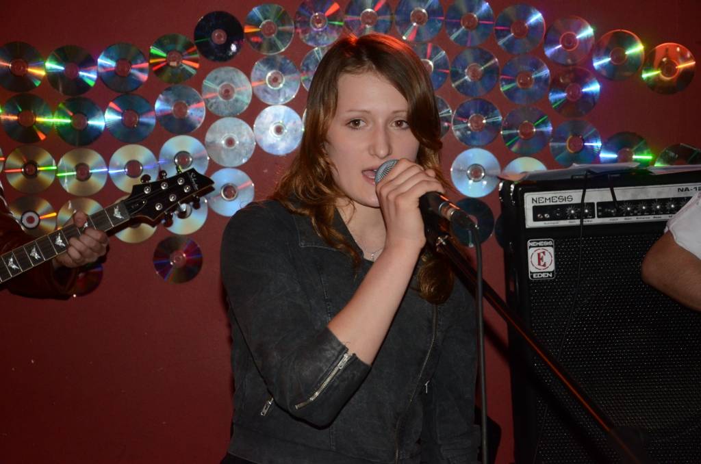 VIDEO: Alesija Kangisere ar dziesmu "Hero With Lyrics" konkursa "Bliez pa notīm!" pusfinālā