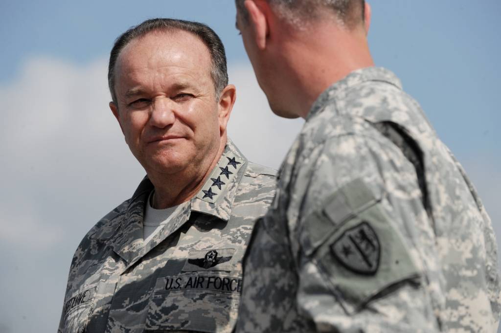 NATO spēku virspavēlnieks Eiropā pauž bažas par Krievijas spēku klātbūtni Ukrainas pierobežā