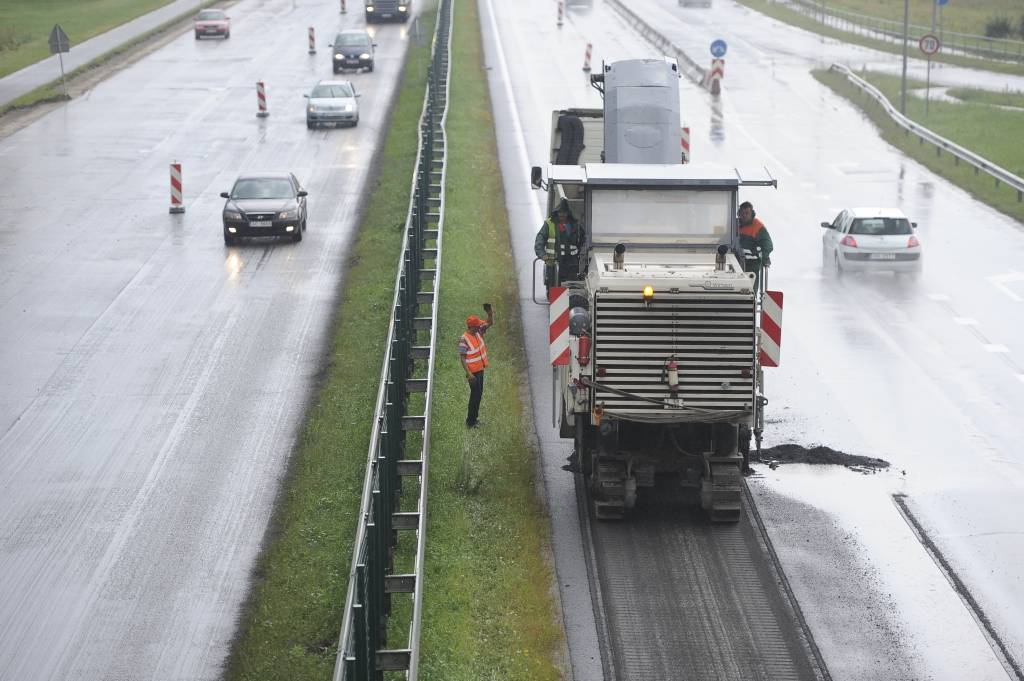 Matīss: Salīdzinoši zemās autoceļu remonta izmaksas ļaus salabot vismaz par 30% vairāk ceļu