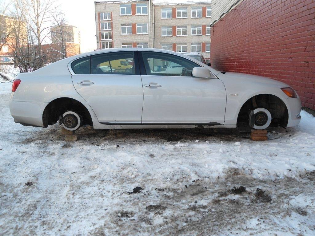 Zagļi aizvien biežāk atstāj auto «uz klučiem»
