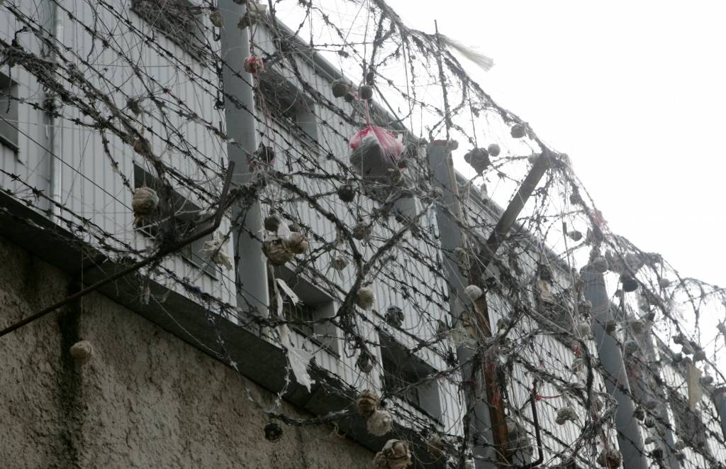 Latvijas cietumos mūža ieslodzījumu izcieš 52 vīrieši