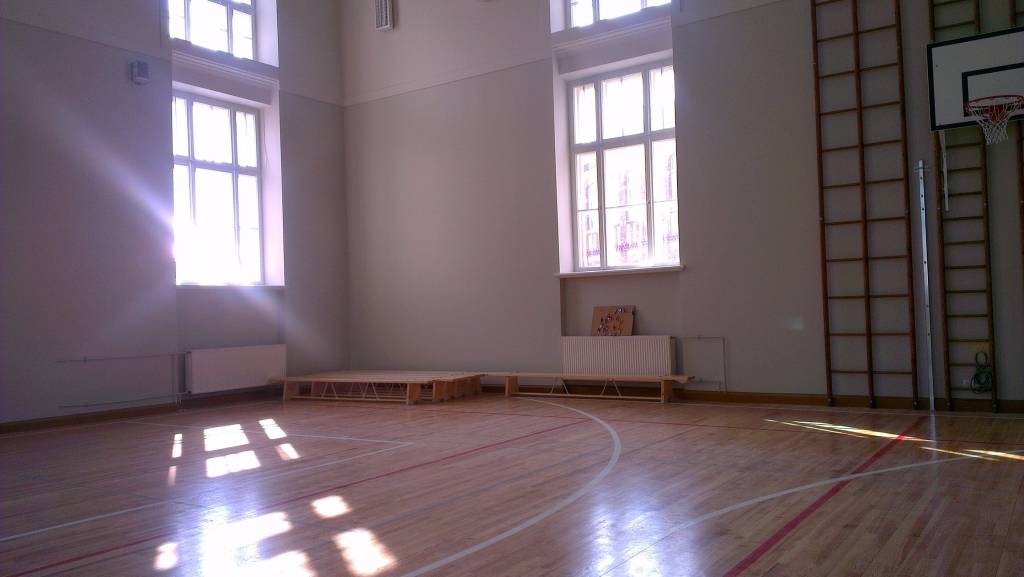 FOTO: Pieņem ekspluatācijā 1. ģimnāzijas renovācijas pirmo kārtu būvdarbus