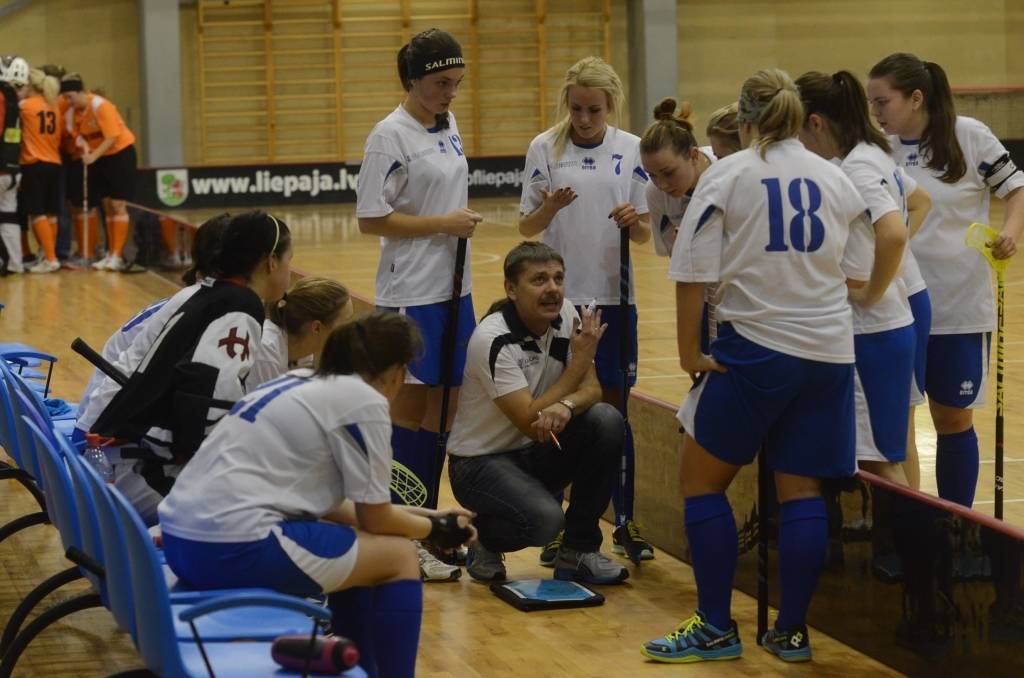 VIDEO: "Liepājas Universitātes" florbolistes gavilē par uzvaru Latvijas florbola čempionāta pirmajā līgā