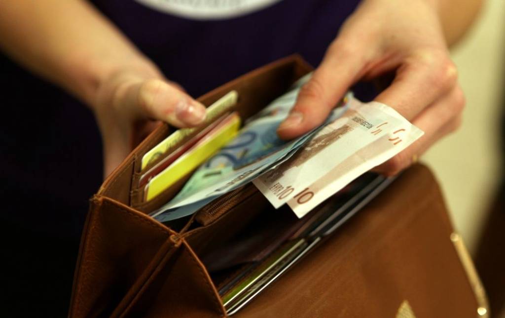 Swedbank: Četru cilvēku ģimene pārtikai, mājoklim un sabiedriskajam transportam Rīgā tērē 587 eiro mēnesī