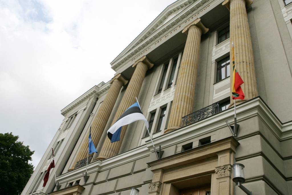 Noraida spekulācijas par nekoordinētu ārpolitikas kursu