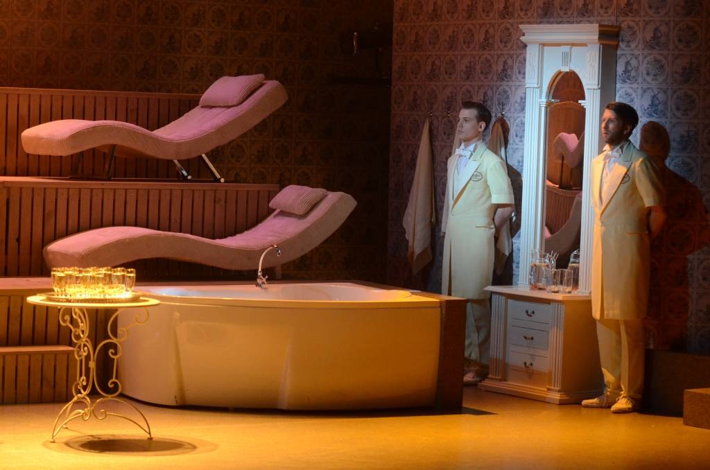 FOTO: Liepājas teātrī top pikanti stāsti "Dekamerons SPA stilā"