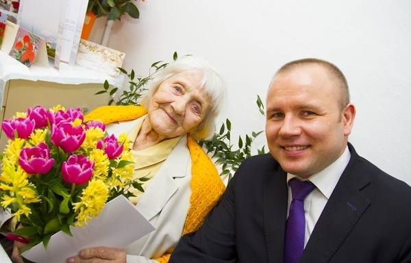 Simtgadniece Marija Bērziņa svin savu dzimšanas dienu