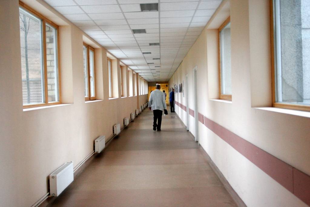 Pacienti uzmet slimnīcas