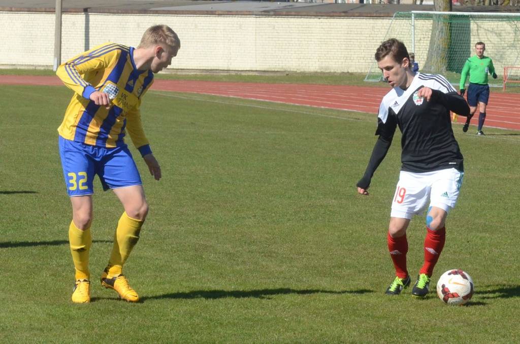 FOTO: Dramatiskā Kurzemes derbijā "Ventspils" sagādā pirmo zaudējumu "Liepājas" futbolistiem