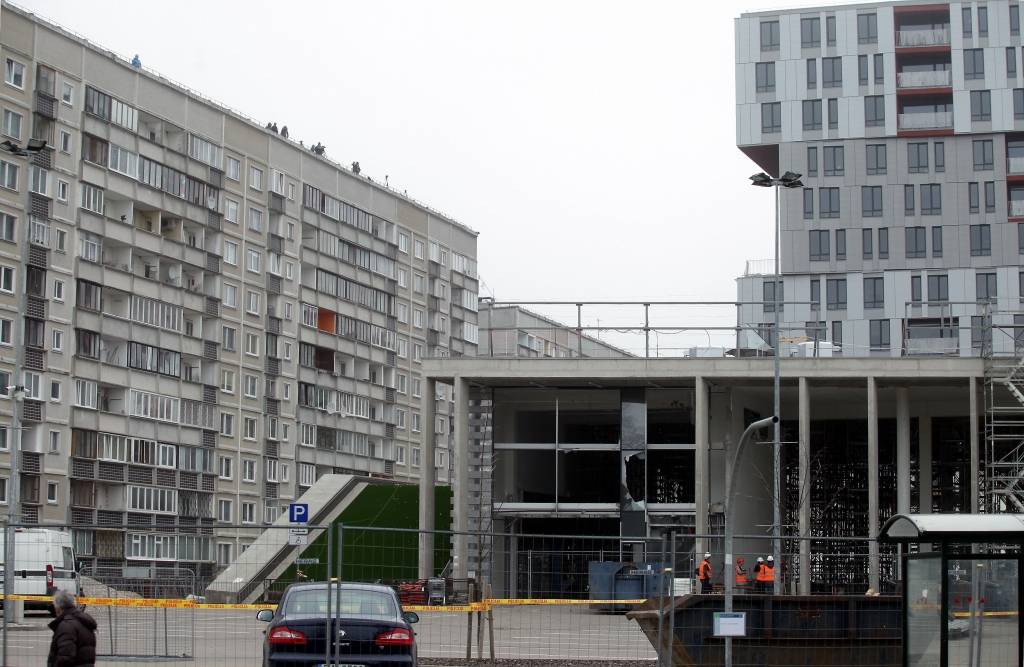Zolitūdes lielveikala Maxima konstrukcijas brucināšanas eksperiments - pirmās fotogrāfijas