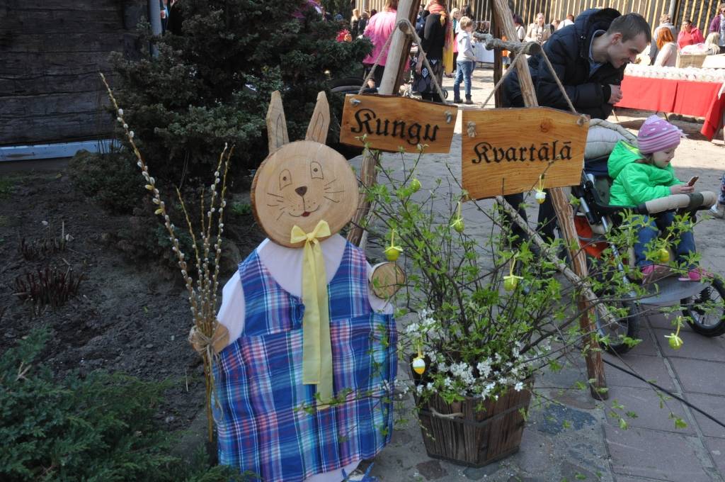 FOTO: Satiekas Kungu ielas kvartālā