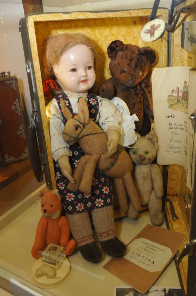 FOTO: Izstāde "Kofermājiņu ceļojums"