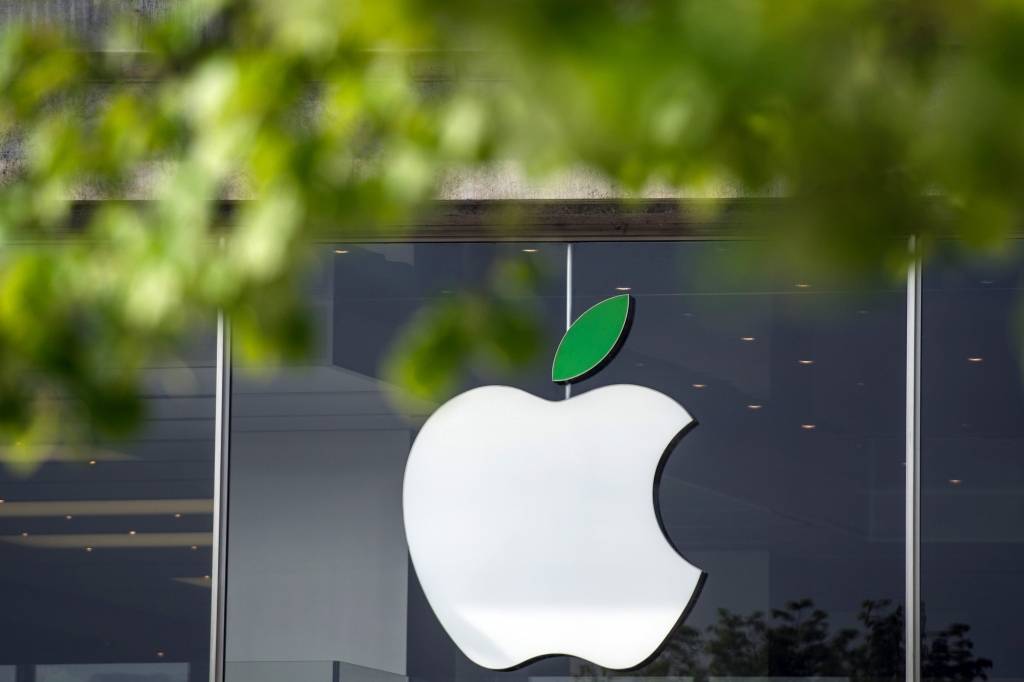 Augot ieņēmumiem, Apple izziņo akciju atpirkšanu