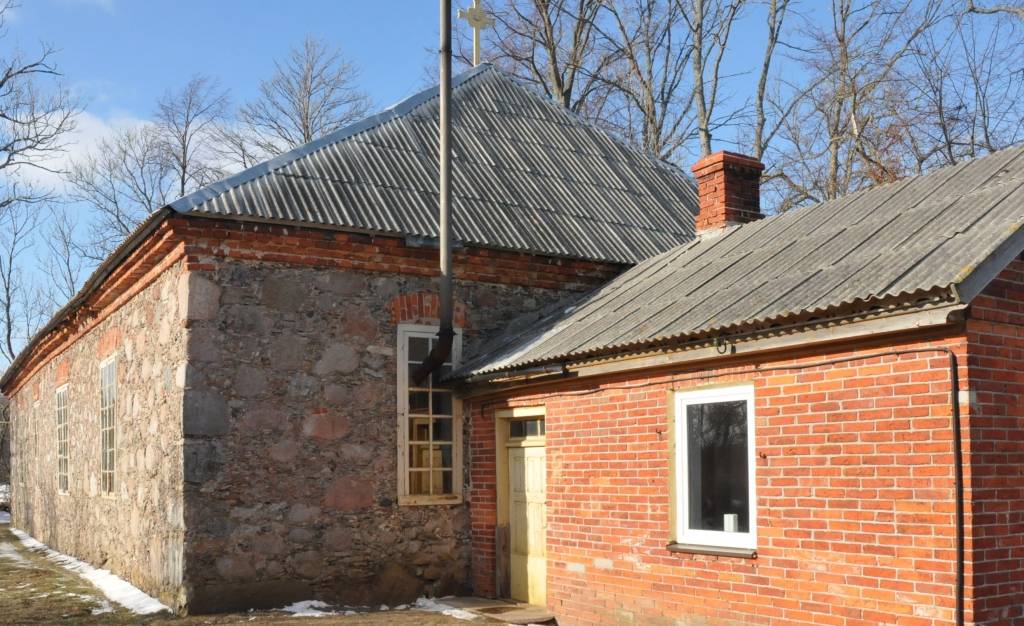 Saraiķos no baznīcas nozog ģitāras