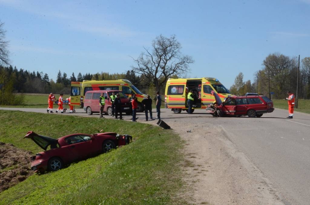 (papildināta) FOTO: Avārija uz Kuldīgas - Aizputes šosejas