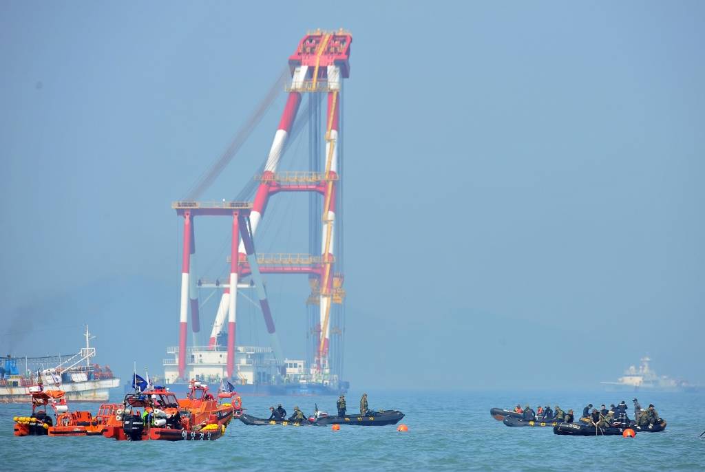 Apcietināti visi par nogrimušā Dienvidkorejas prāmja navigāciju atbildīgie