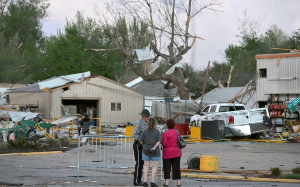 ASV dienvidos priekšpilsētu mājas nobrucina tornado; ir bojāgājušie