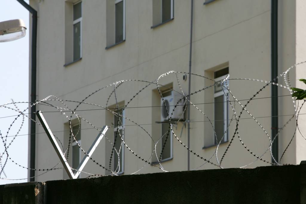 Brasas cietuma protestētāji grib tikties ar prokuroru; pie notiesātajiem steidz arī ministre