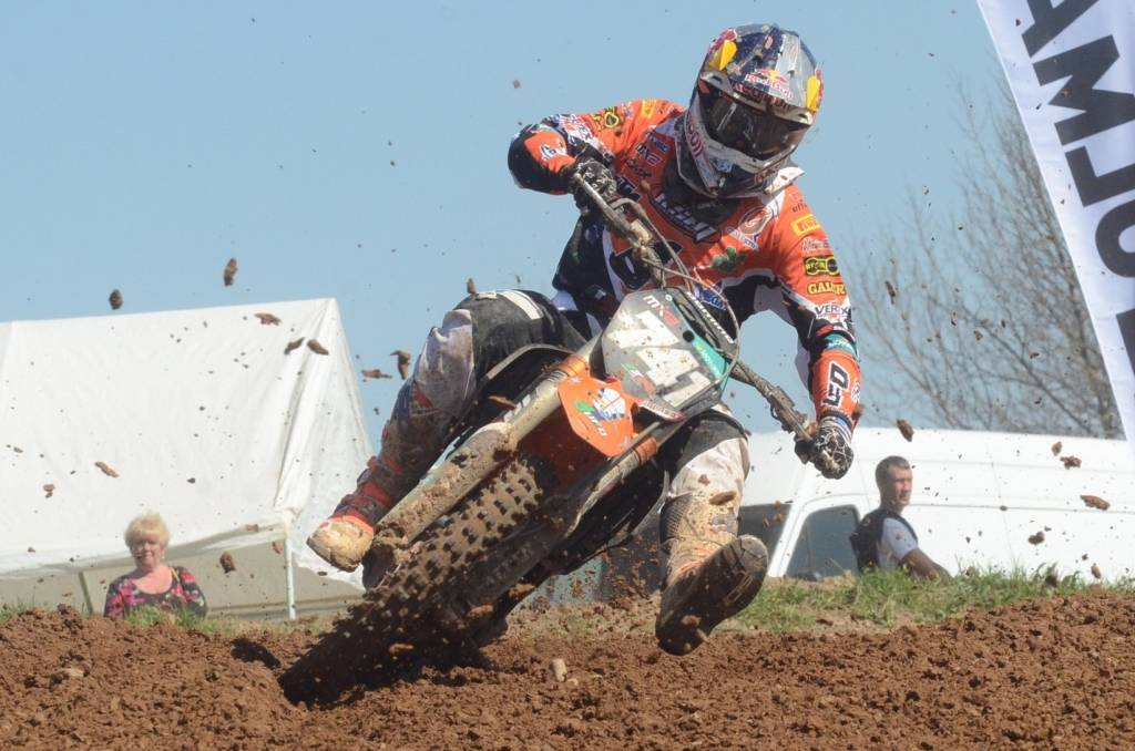 VIDEO: Latvijas čempionāta motokrosā pirmais posms Aizputē