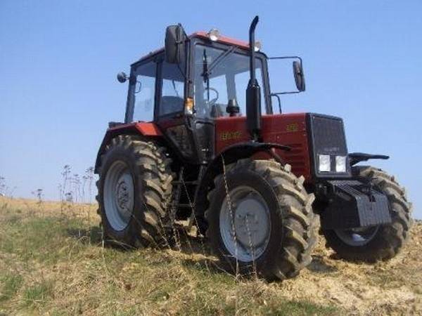 Saldus novadā traktors nāvējoši traumējis sievieti