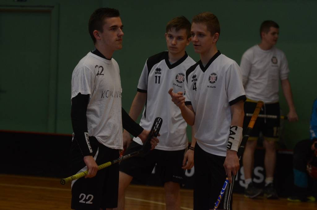 FOTO: "Liepāja Crew/apsa" bez zaudējumiem cīnās Liepājas čempionāta B divīzijā