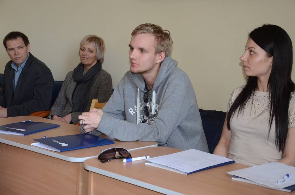 FOTO: 12. klašu skolēni diskutē par augstāko izglītību