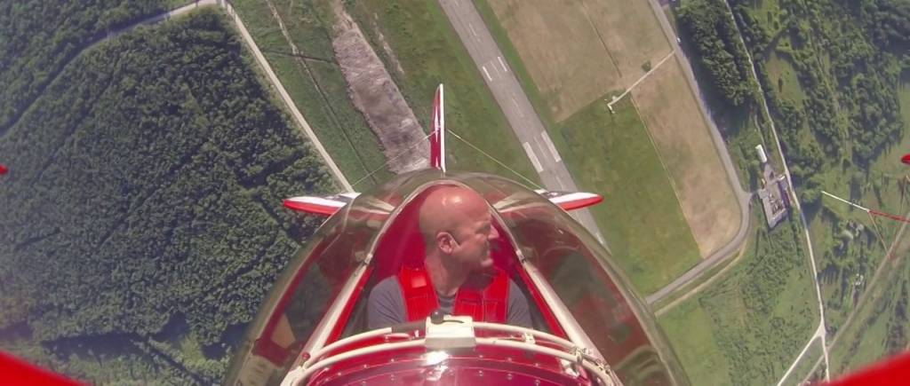Liepājā avarējušo lidmašīnu pilotējis pieredzējis kaskadieru triku meistars