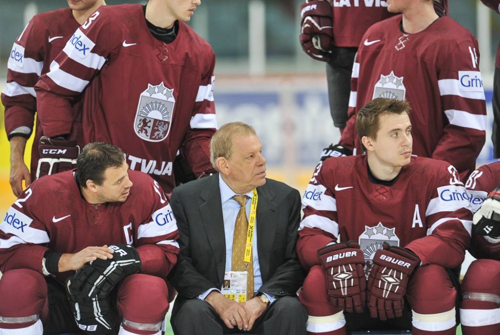 papildināts (20:11) - FOTO: Latvijas izlases treniņš, fotografēšanās un pieņemšana vēstniecībā