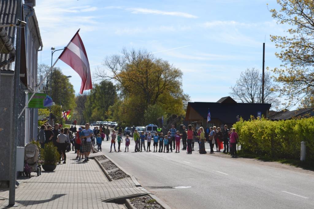 FOTO: Aizvadīti Pāvilostas pilsētas svētki