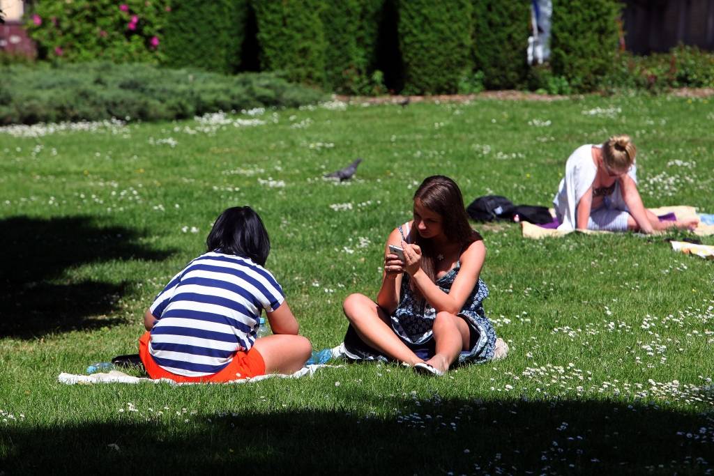 Karstums nedēļas vidū pierims, bet ar jaunu sparu atgriezīsies brīvdienās