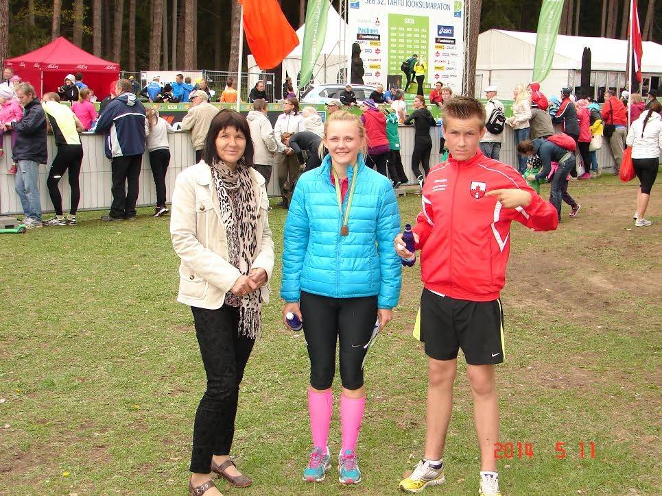 Aizputes novada skrējēji piedalās Tartu skriešanas maratonā