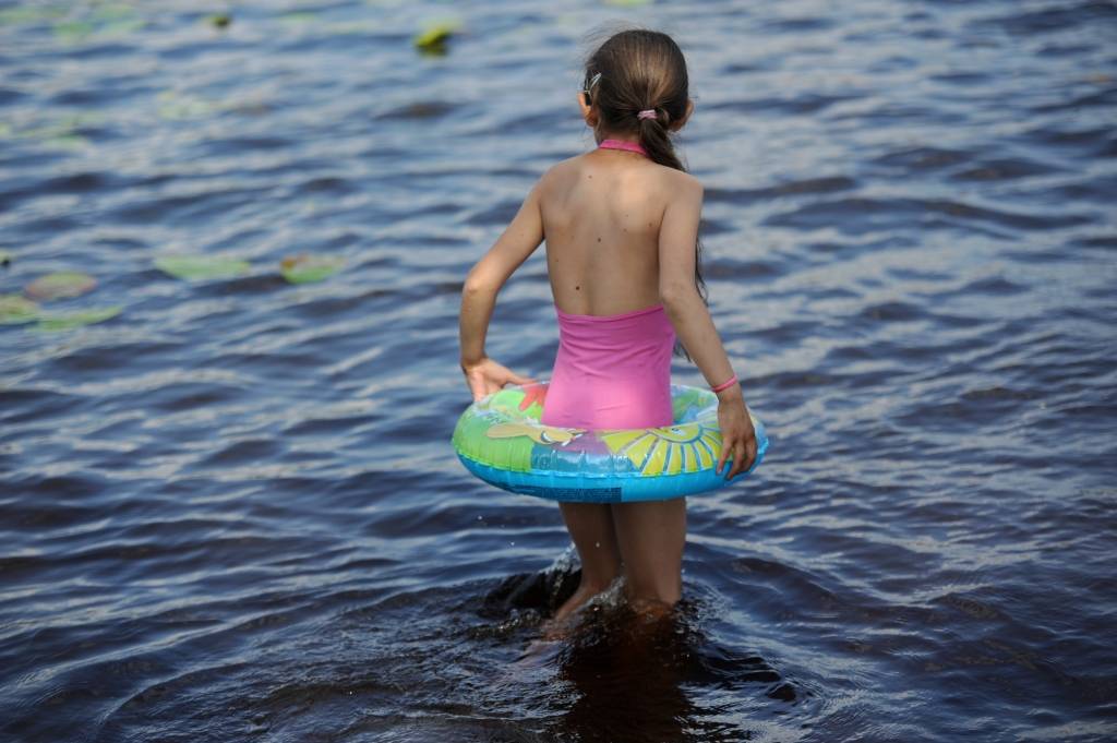 Atsevišķās upēs ūdens jau siltāks par 20 grādam
