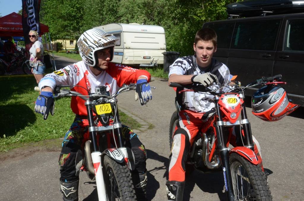 FOTO: Vecajos fortos sacenšas Latvijas čempionāta mototriālā pirmajā posmā