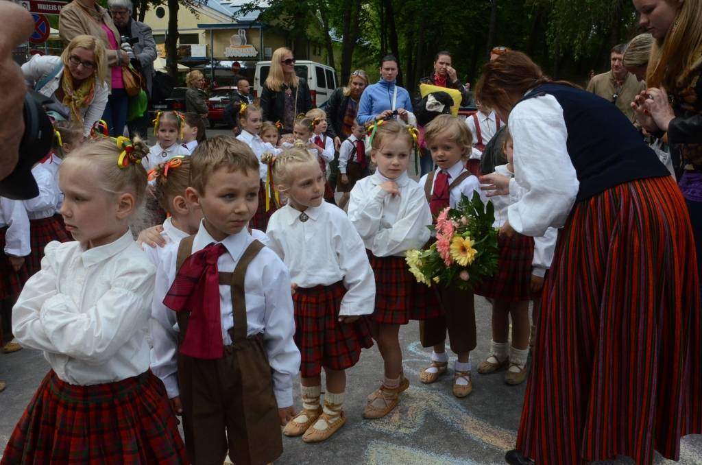 FOTO.VIDEO: Deju svētku lielkoncerta "Vējiņ, kājiņ, bums!" dalībnieku gājiens