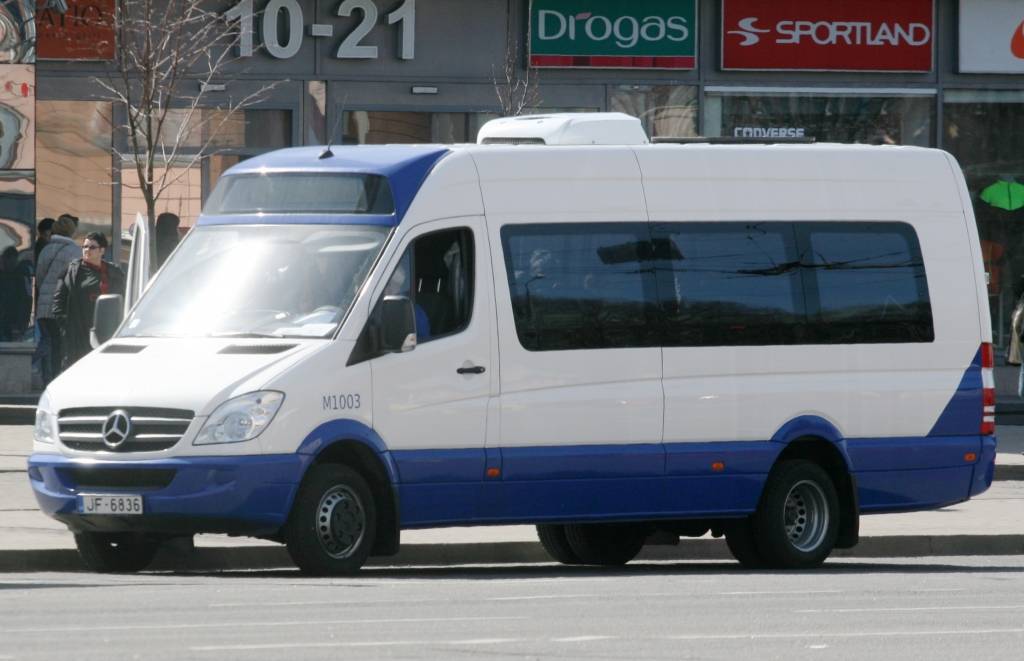Mikroautobusu šoferi Rīgā krāpjas ar biļetēm