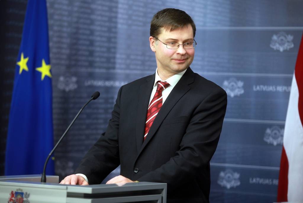 Vēlot smagu portfeli, Dombrovski virza par eirokomisāru