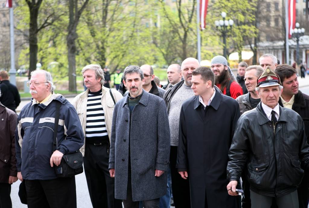 Kreisie radikāļi apsver spēku apvienošanu cīņai par iekļūšanu Saeimā
