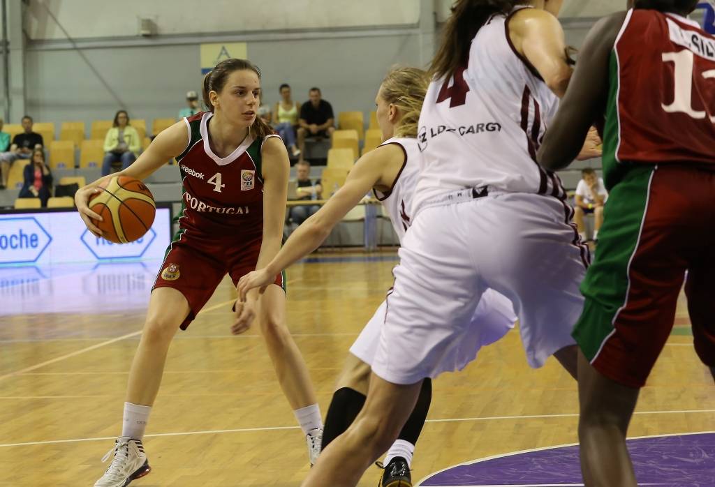 FOTO: Latvijas basketbolistes Eiropas čempionāta atlasi sāk ar uzvaru pār Portugāli