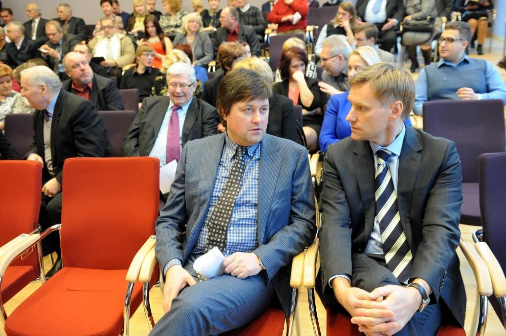 Finanšu policija veikusi kratīšanu bijušā Jūrmalas deputāta Dzenīša dzīvesvietā
