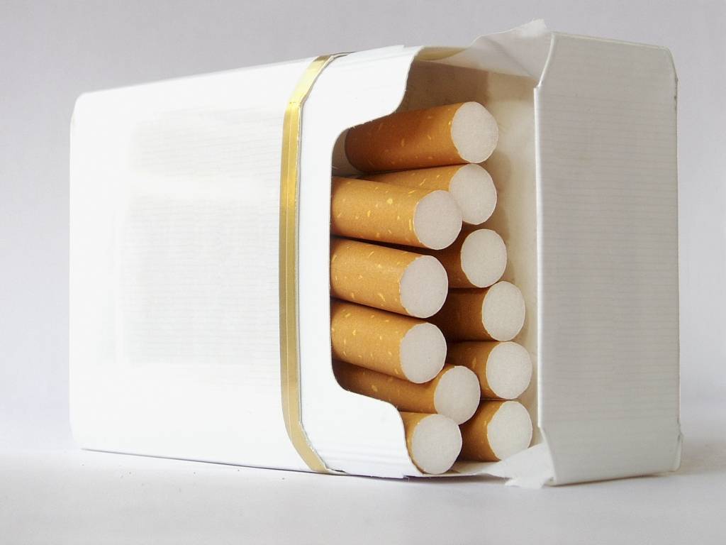 Atbalsta grozījumus, kas rosina liegt cigaretes iegādāties līdz 21 gada vecumam